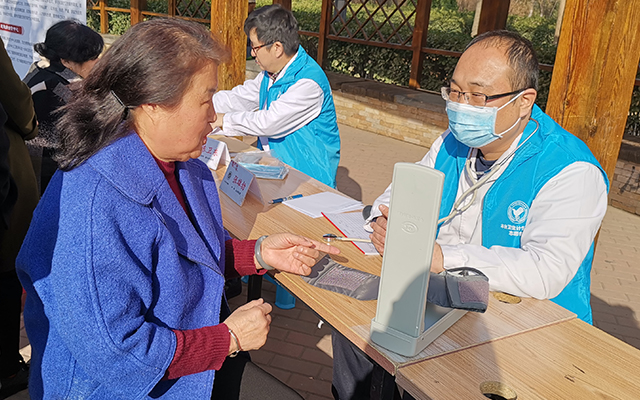 【学雷锋日】乐鱼平台,乐鱼（中国）举办“爱满京城，牵手智慧家医”志愿服务活动(图5)